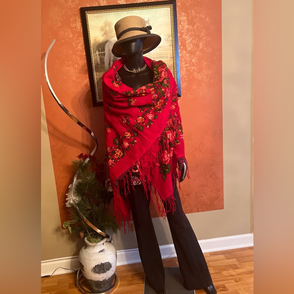 PAVLOVO POSAD RUSSIAN SHAWL
100% WOOL